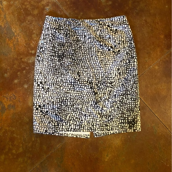 Ann Taylor Dresses & Skirts - Ann Taylor Black White Geometric Print Silk Blend Pencil Skirt Size 10 Lined